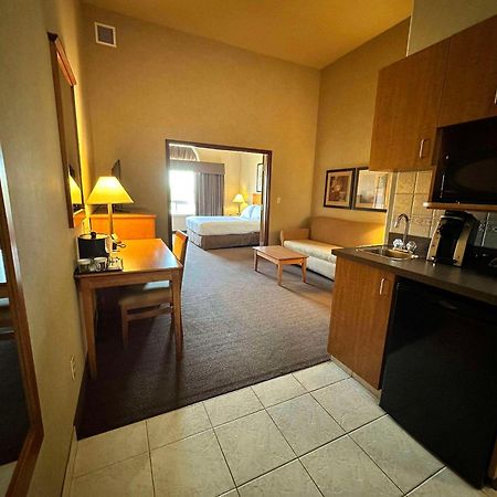 Отель Clarion Pointe Rimbey Экстерьер фото