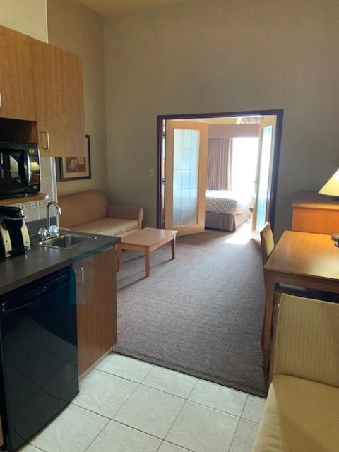 Отель Clarion Pointe Rimbey Экстерьер фото