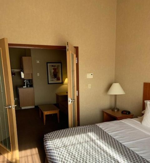 Отель Clarion Pointe Rimbey Экстерьер фото