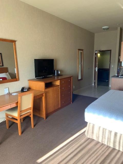 Отель Clarion Pointe Rimbey Экстерьер фото