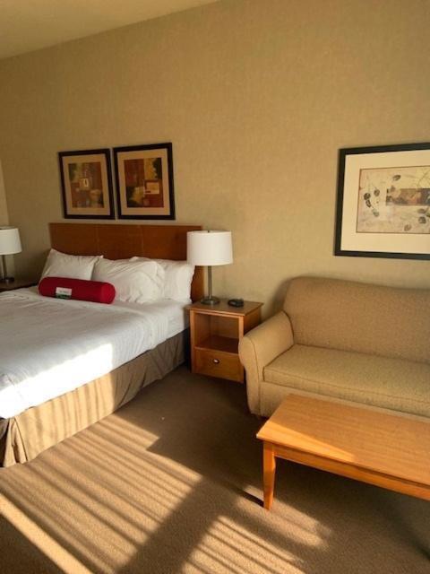 Отель Clarion Pointe Rimbey Экстерьер фото