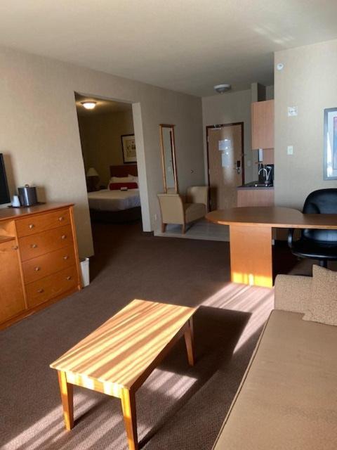 Отель Clarion Pointe Rimbey Экстерьер фото