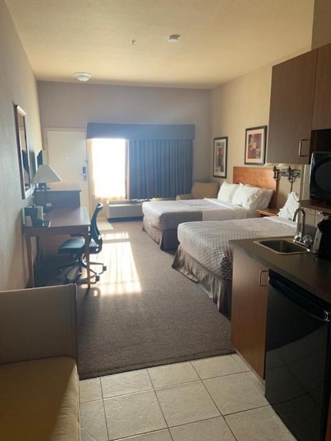 Отель Clarion Pointe Rimbey Экстерьер фото