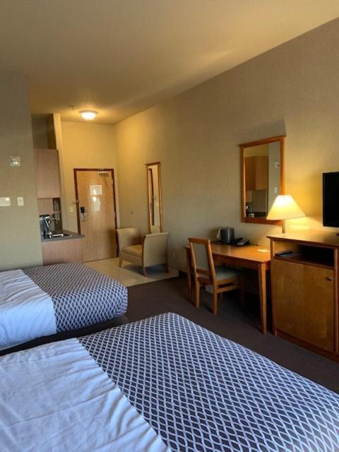 Отель Clarion Pointe Rimbey Экстерьер фото