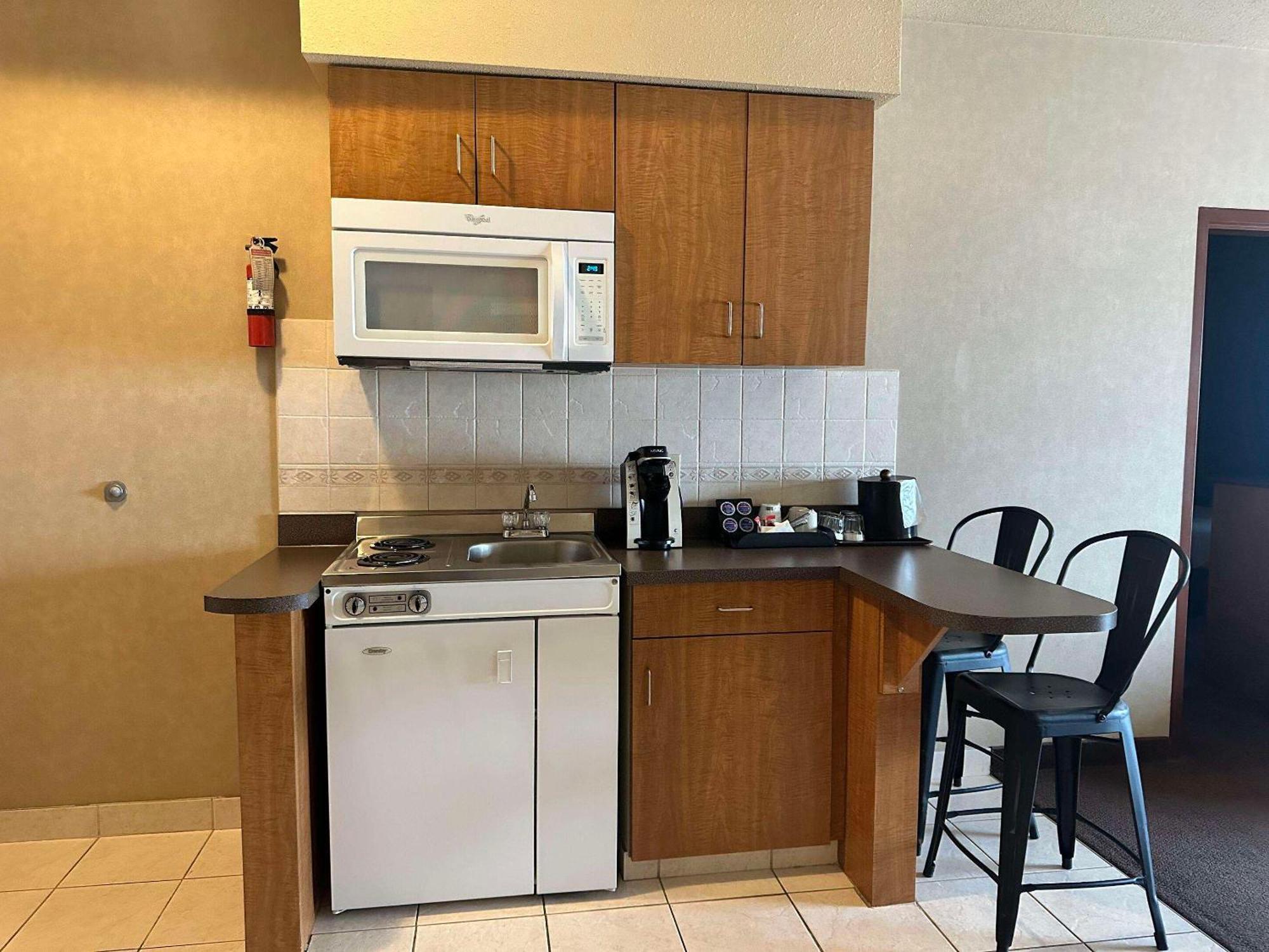 Отель Clarion Pointe Rimbey Экстерьер фото