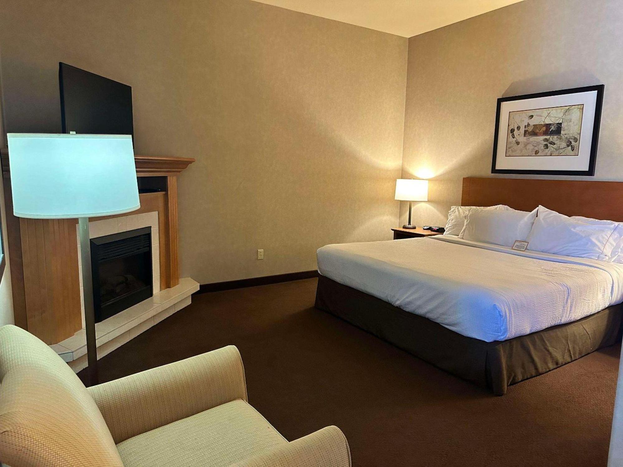 Отель Clarion Pointe Rimbey Экстерьер фото