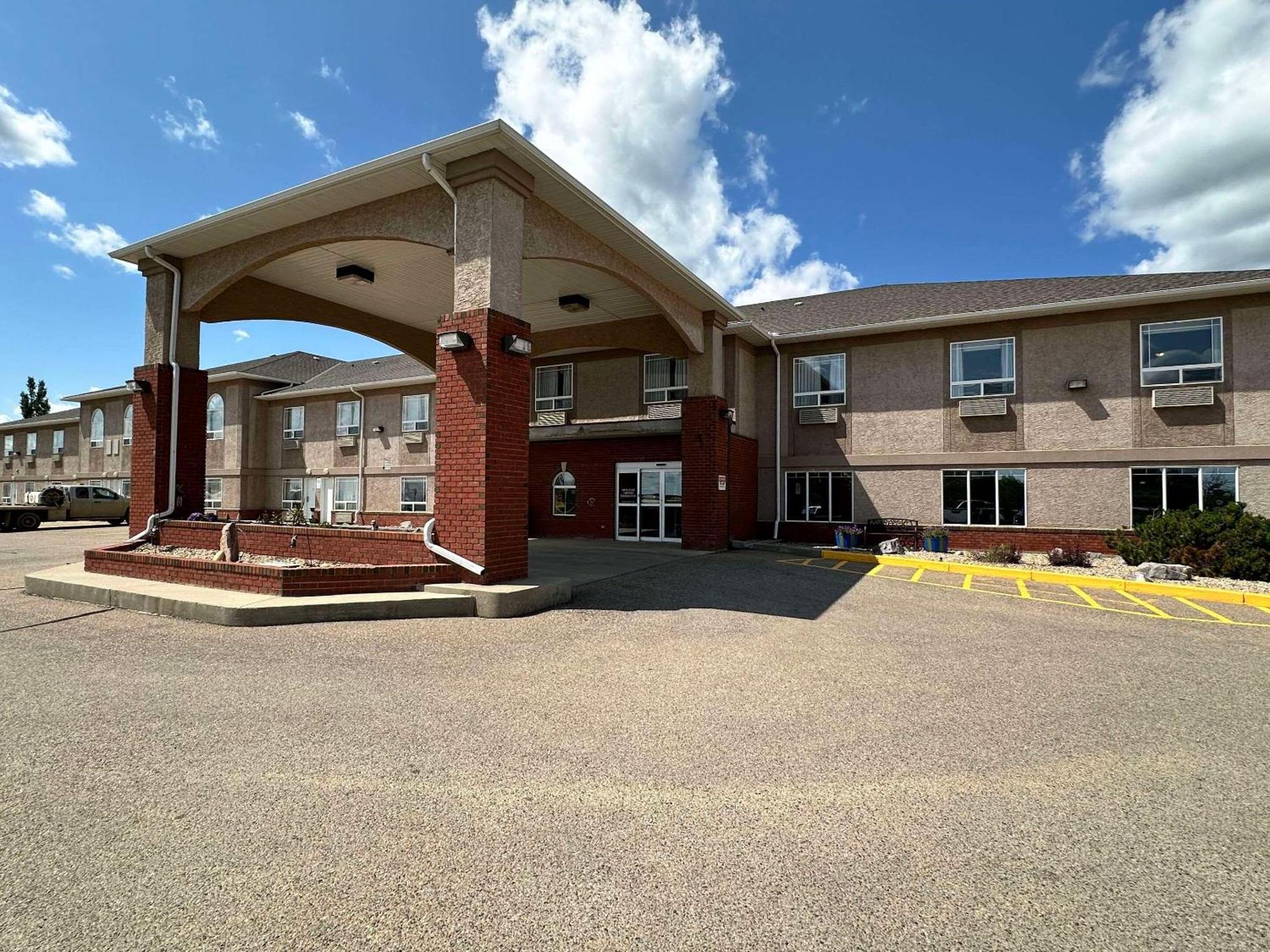 Отель Clarion Pointe Rimbey Экстерьер фото
