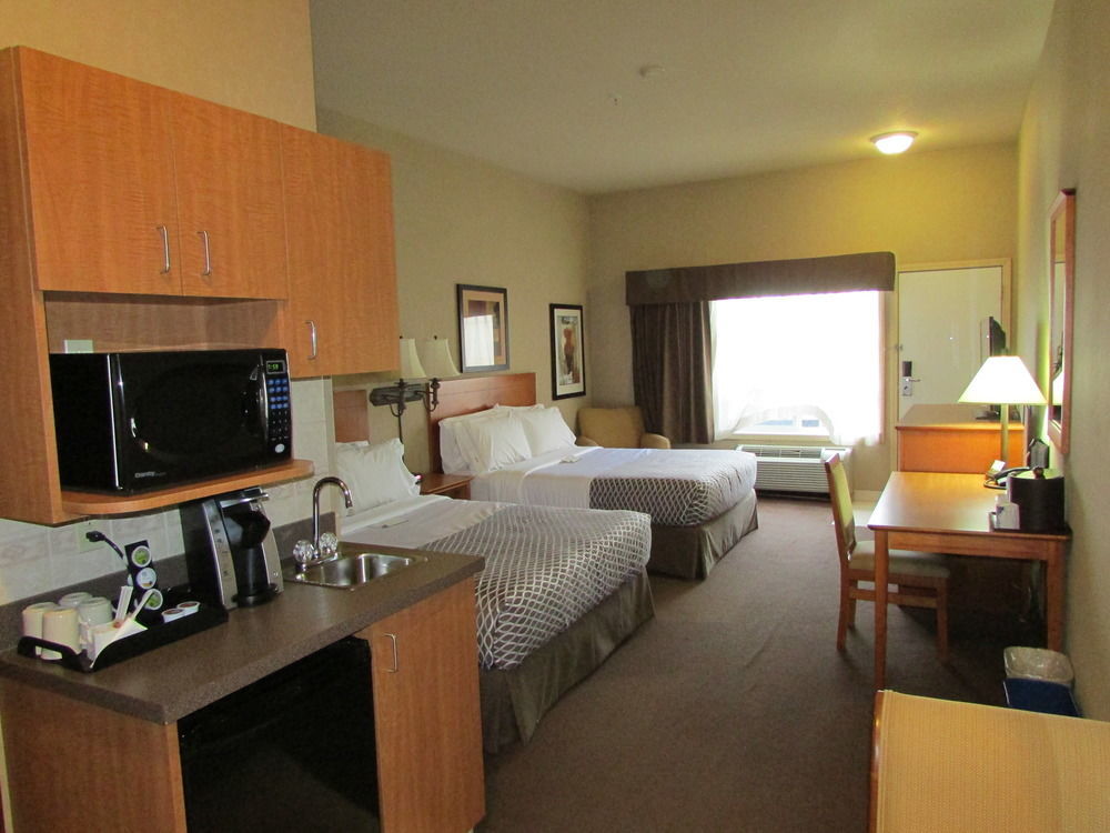 Отель Clarion Pointe Rimbey Экстерьер фото