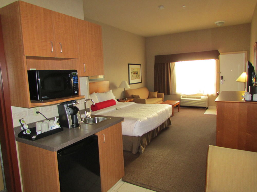 Отель Clarion Pointe Rimbey Экстерьер фото