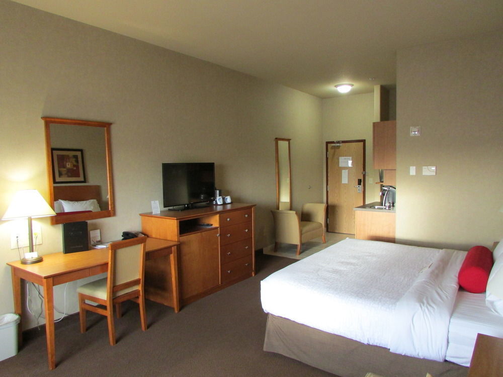 Отель Clarion Pointe Rimbey Экстерьер фото