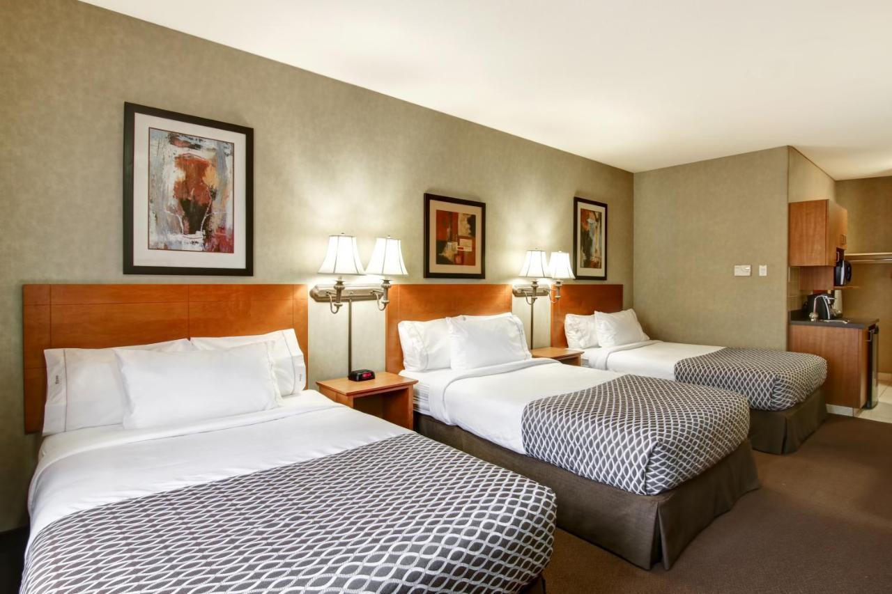 Отель Clarion Pointe Rimbey Экстерьер фото