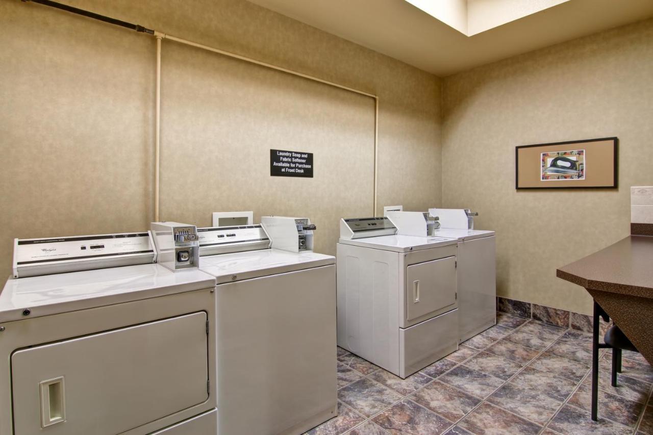 Отель Clarion Pointe Rimbey Экстерьер фото