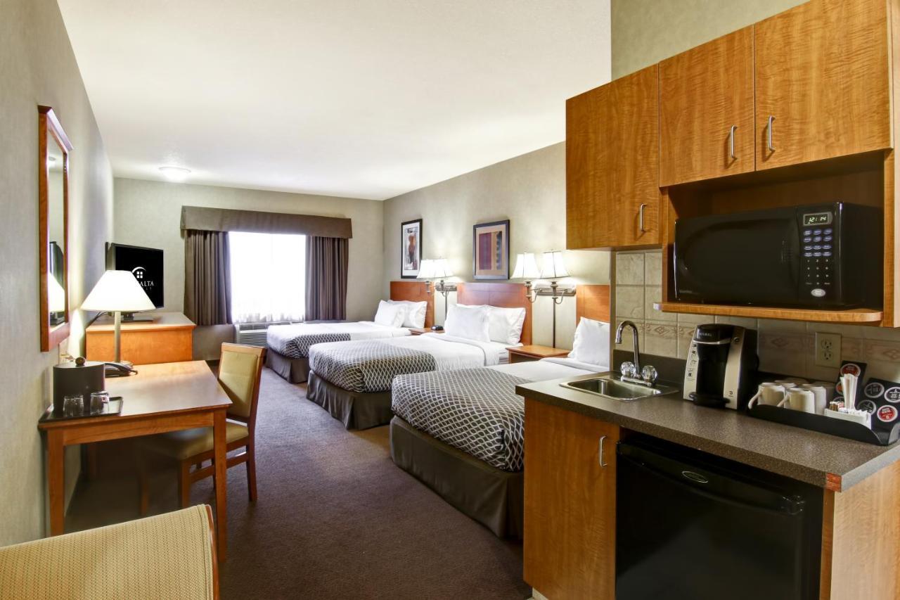 Отель Clarion Pointe Rimbey Экстерьер фото