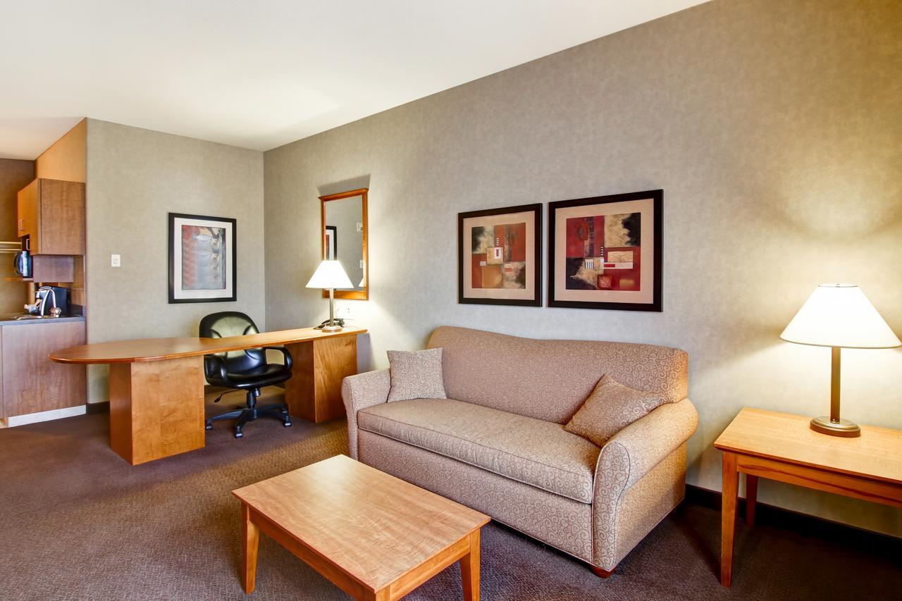 Отель Clarion Pointe Rimbey Экстерьер фото