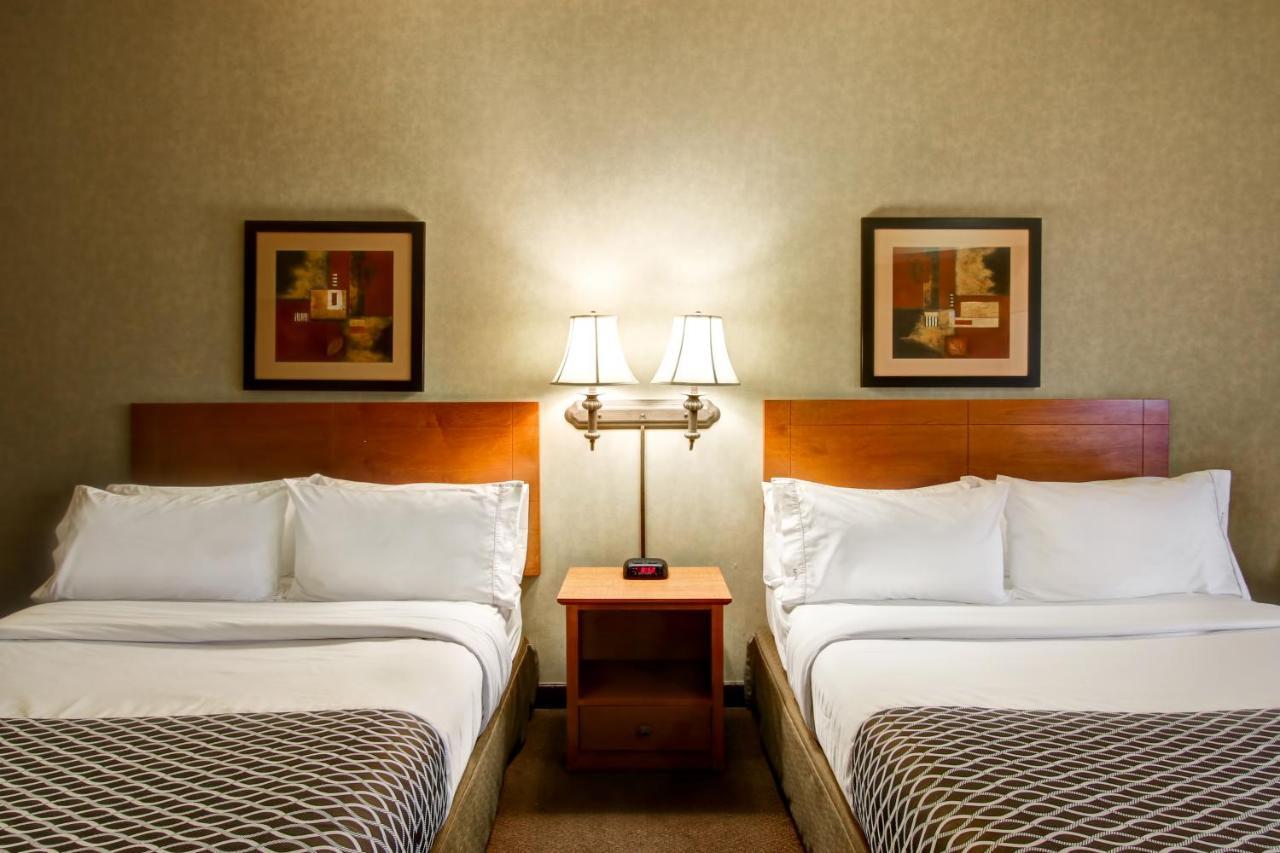 Отель Clarion Pointe Rimbey Экстерьер фото