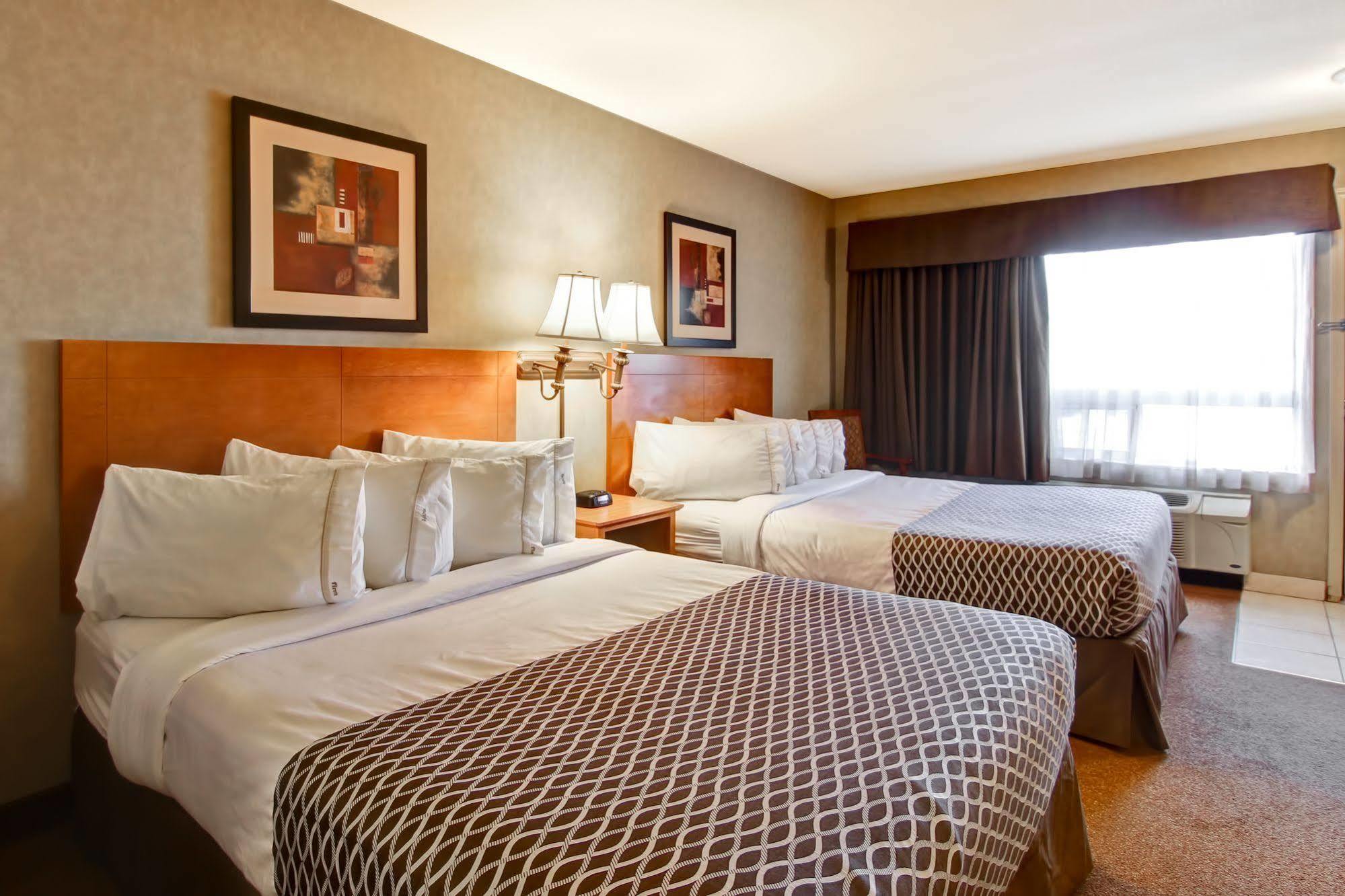 Отель Clarion Pointe Rimbey Экстерьер фото