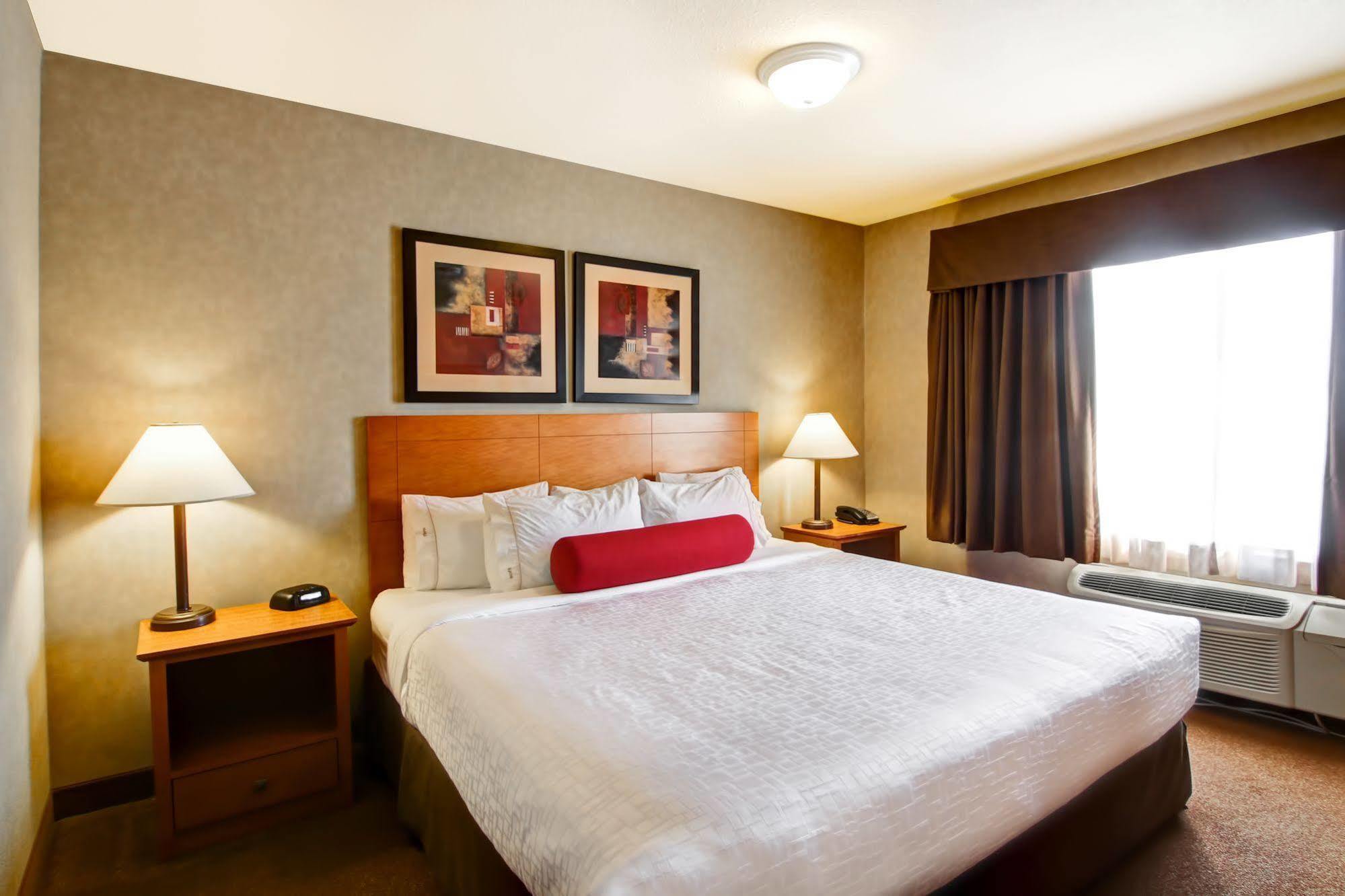 Отель Clarion Pointe Rimbey Экстерьер фото